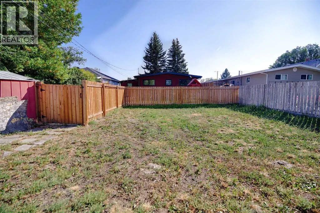 4925 52 Ave