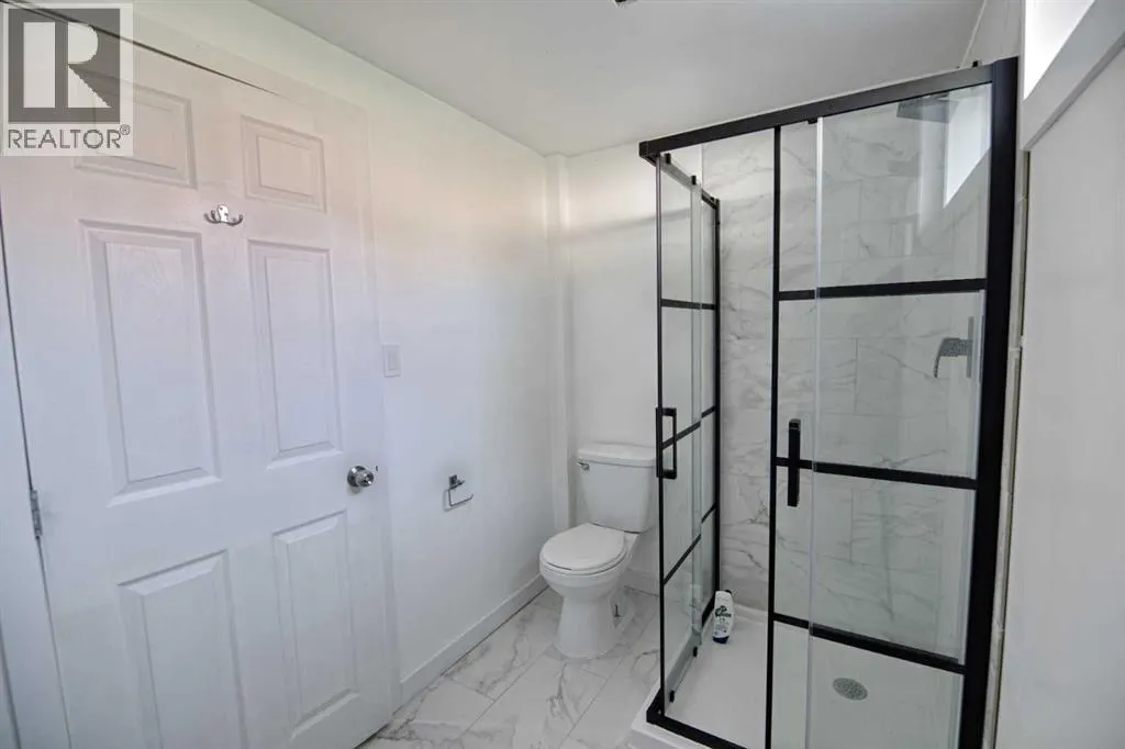4925 52 Ave