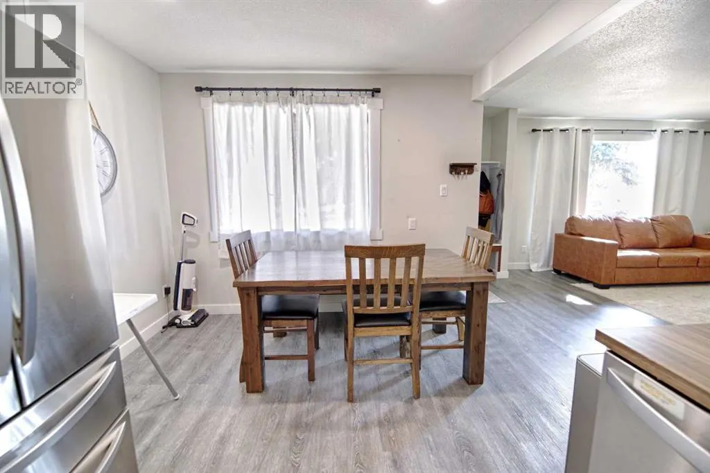 4925 52 Ave