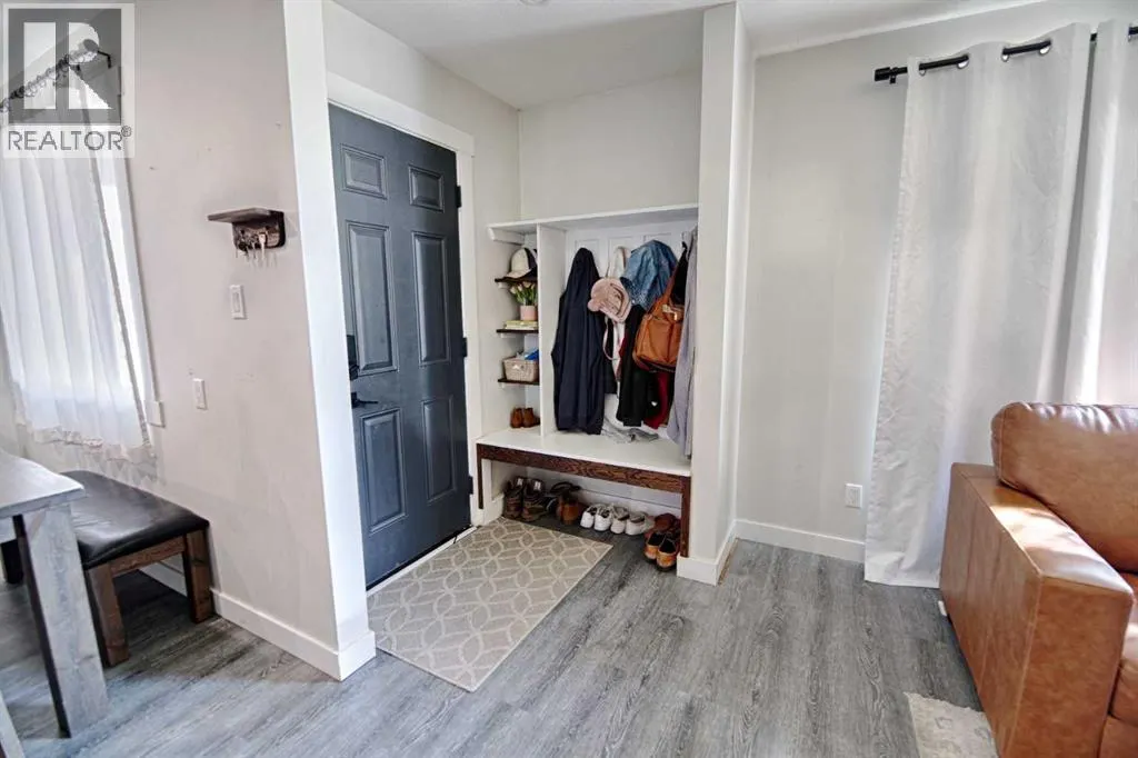 4925 52 Ave