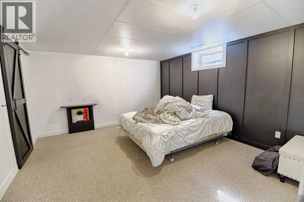 4925 52 Ave