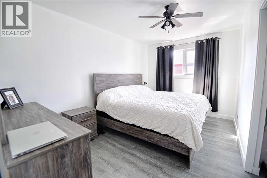 4925 52 Ave
