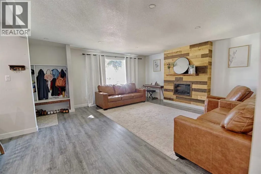 4925 52 Ave