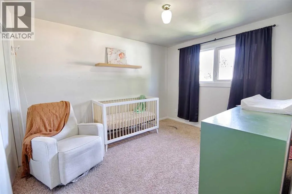 4925 52 Ave