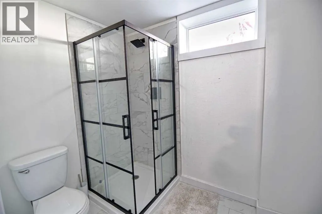 4925 52 Ave