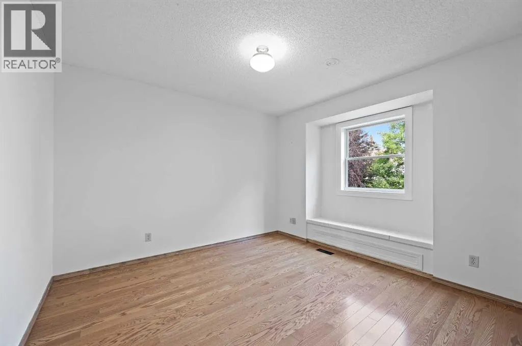 8 Edgeridge Way NW