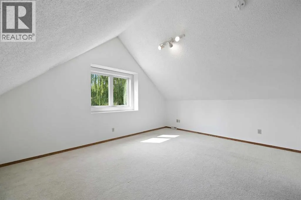 8 Edgeridge Way NW