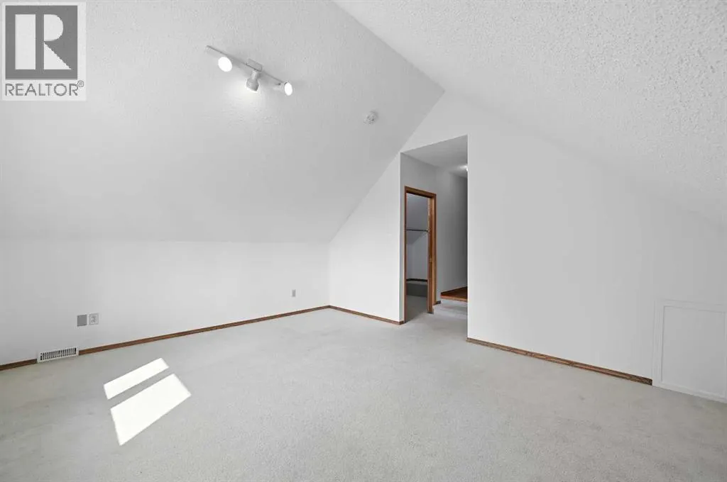 8 Edgeridge Way NW