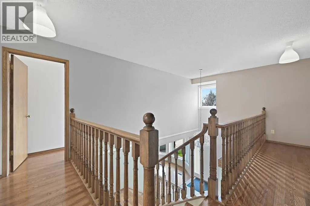 8 Edgeridge Way NW