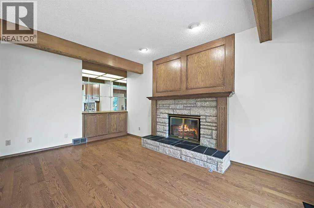 8 Edgeridge Way NW