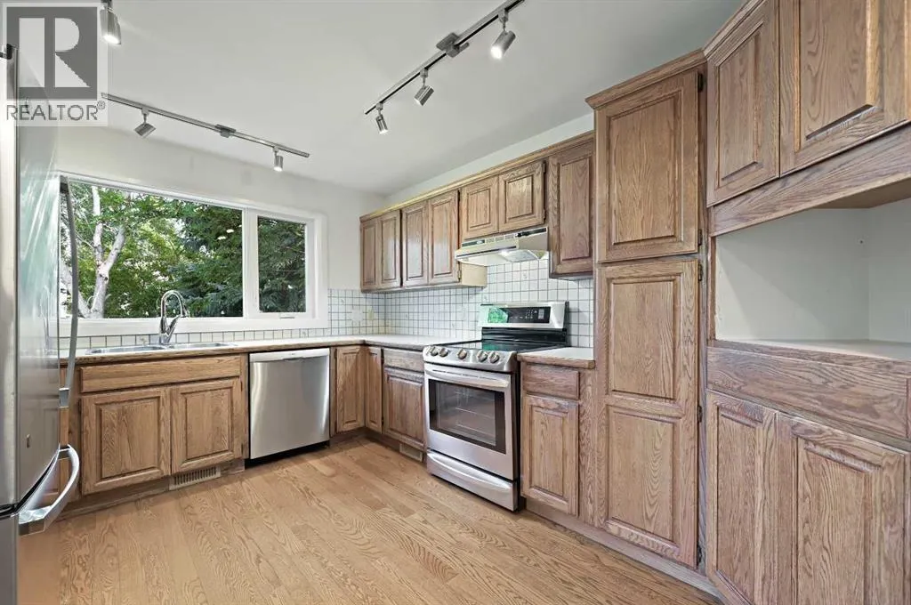 8 Edgeridge Way NW