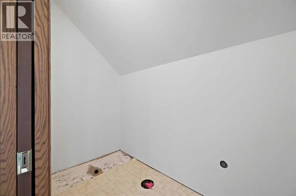 8 Edgeridge Way NW