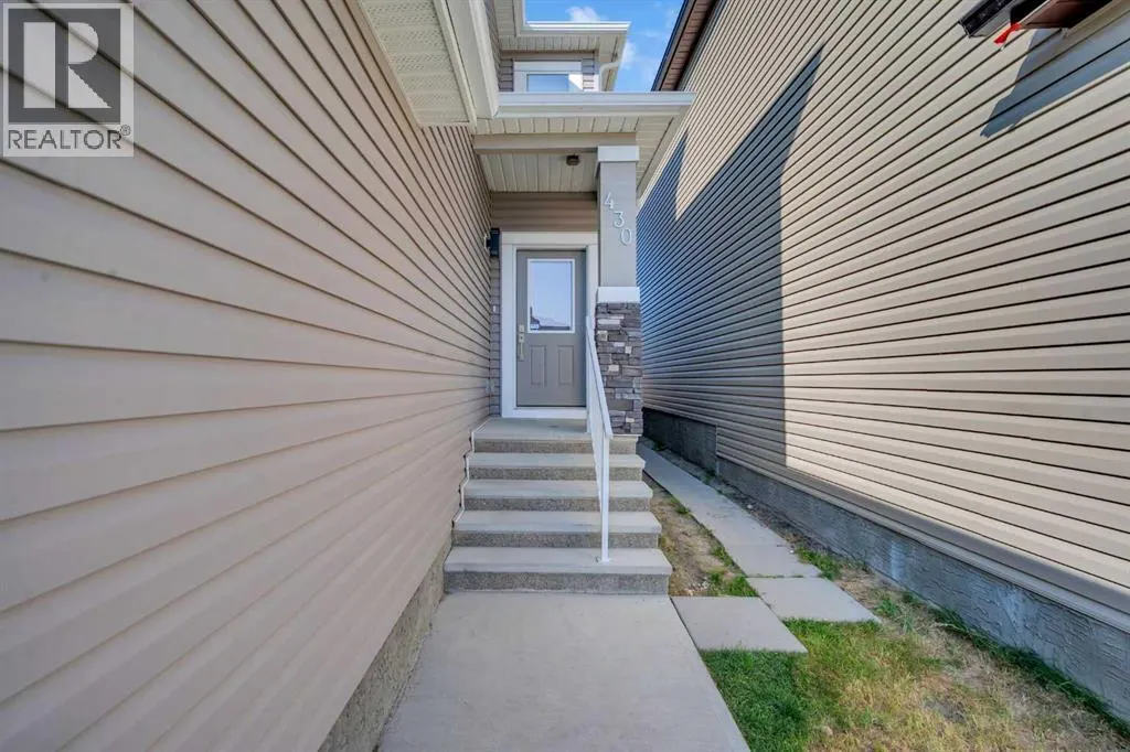 430 Corner Meadows Way NE