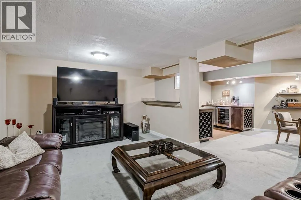 48 Chapala Square SE