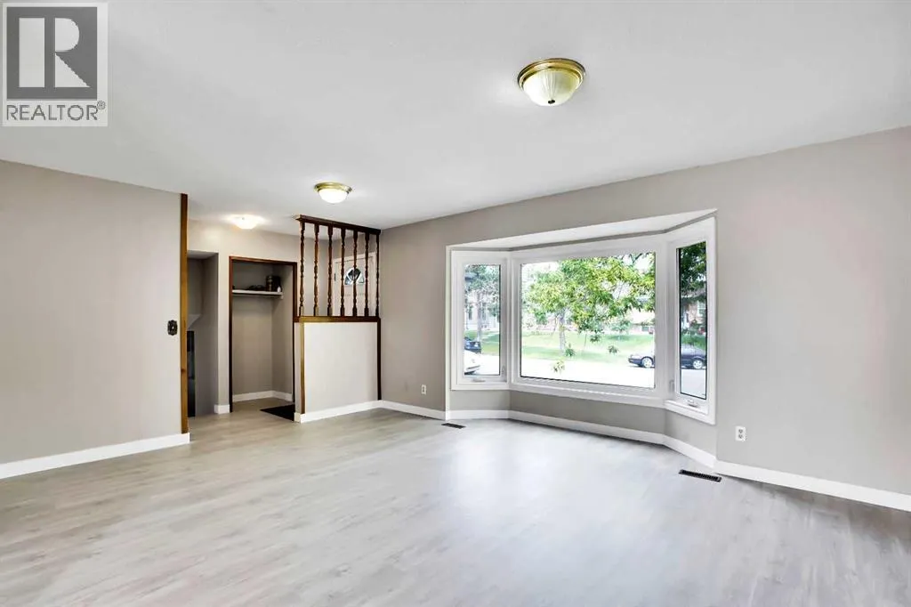 228 Rundlemere Road NE