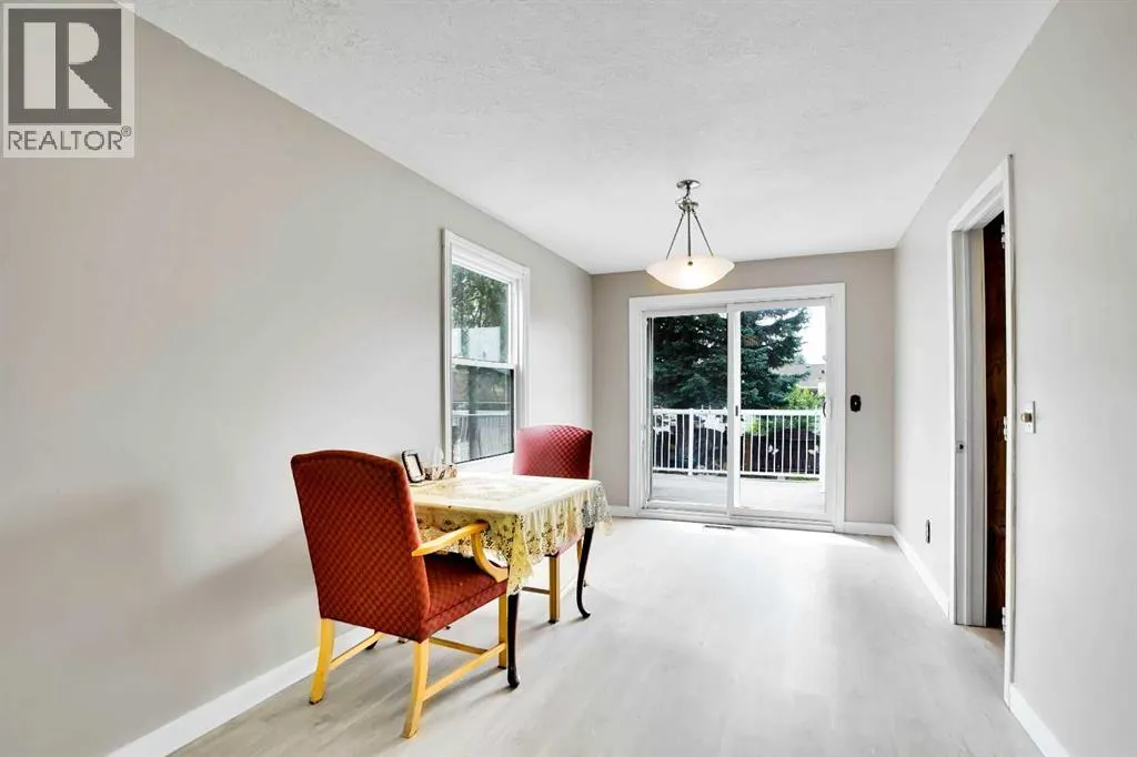 228 Rundlemere Road NE
