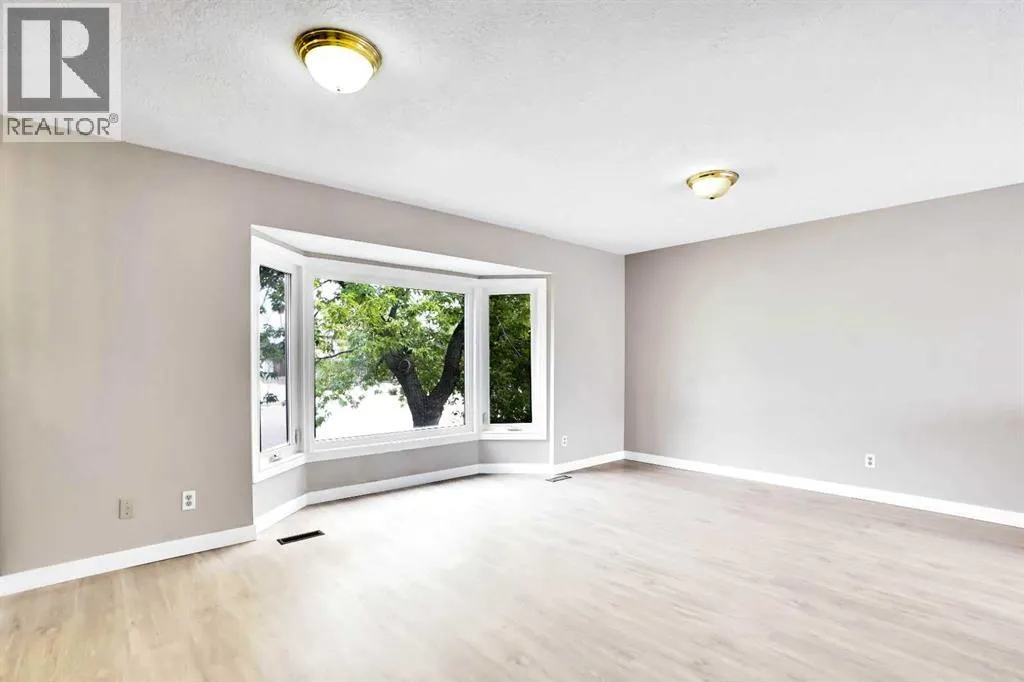 228 Rundlemere Road NE