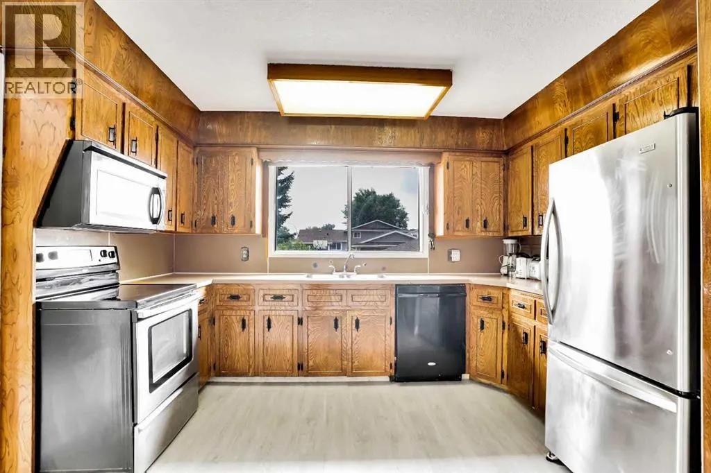 228 Rundlemere Road NE