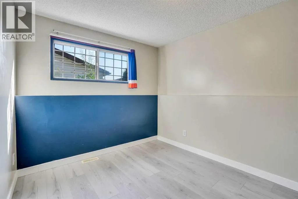 228 Rundlemere Road NE
