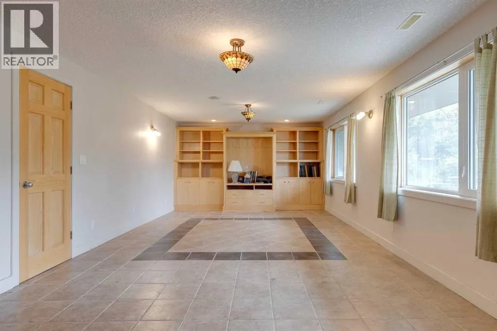 225 Bayside Place SW