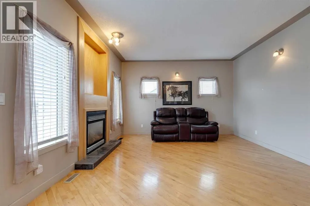 225 Bayside Place SW