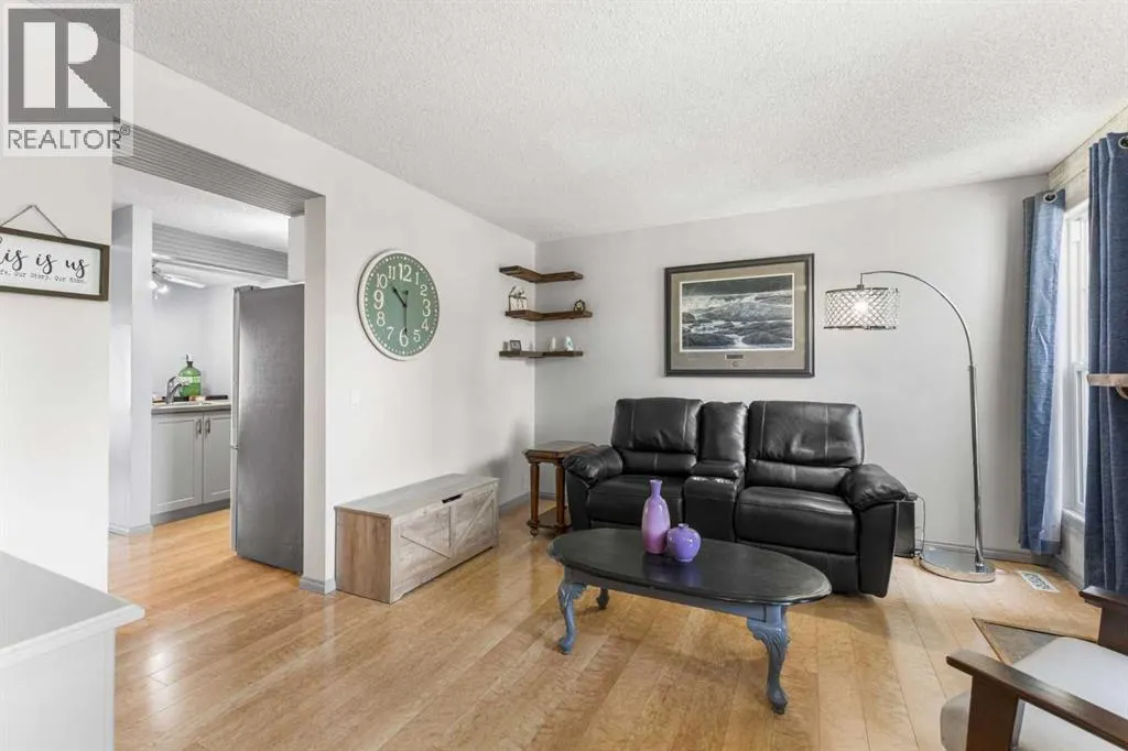 67 Woodhill Court SW