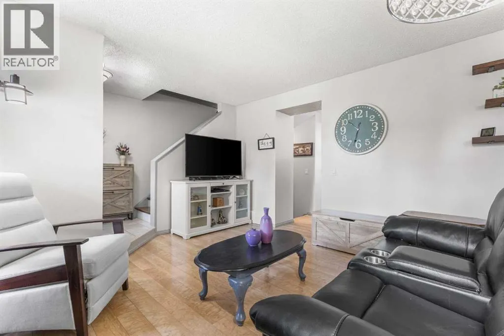 67 Woodhill Court SW
