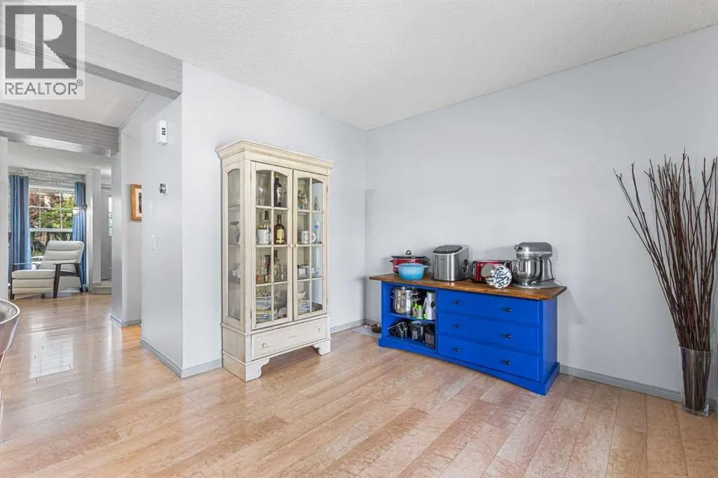 67 Woodhill Court SW
