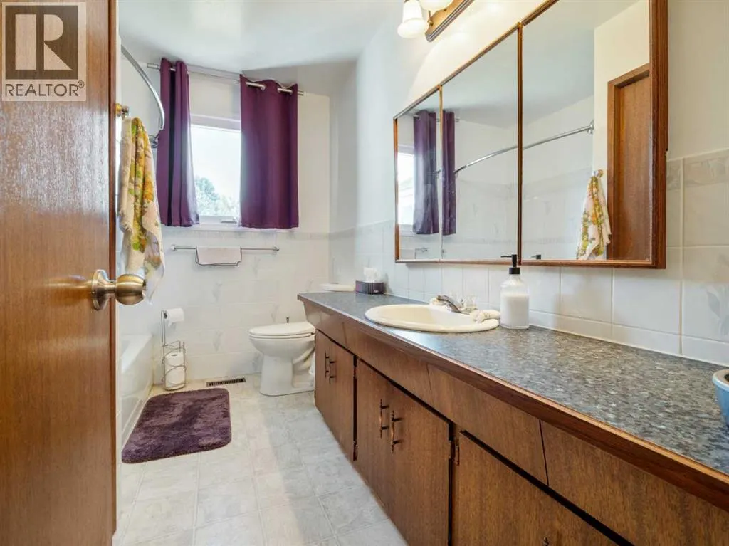 1223 St. Catherine Road N