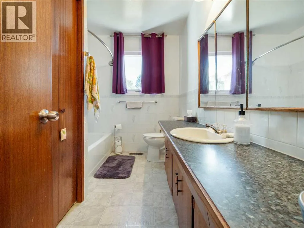 1223 St. Catherine Road N
