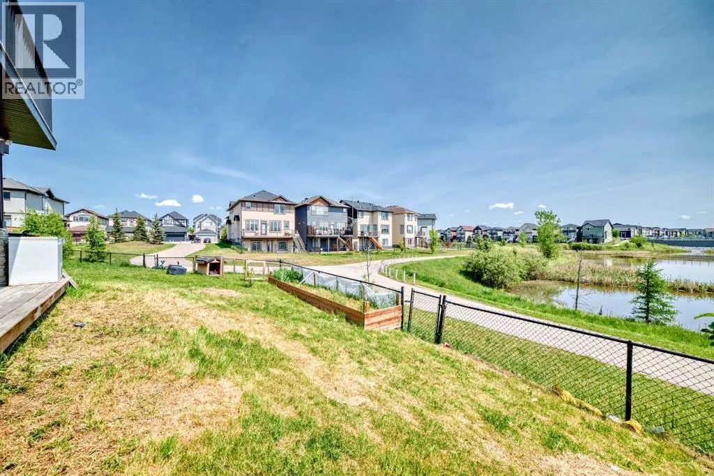 26 Saddlelake View NE