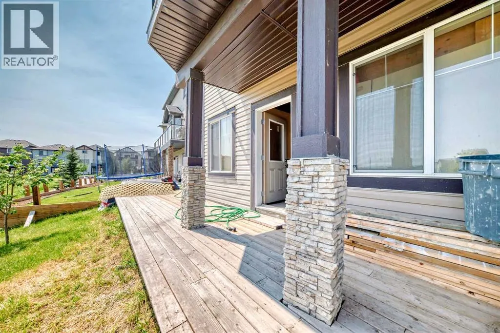 26 Saddlelake View NE