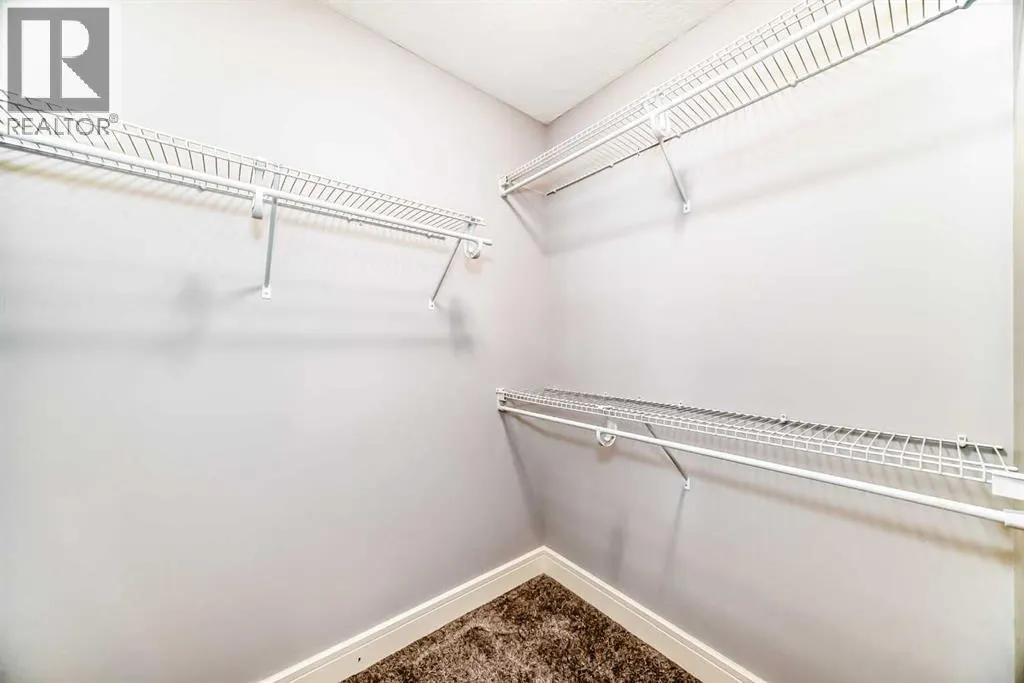 26 Saddlelake View NE
