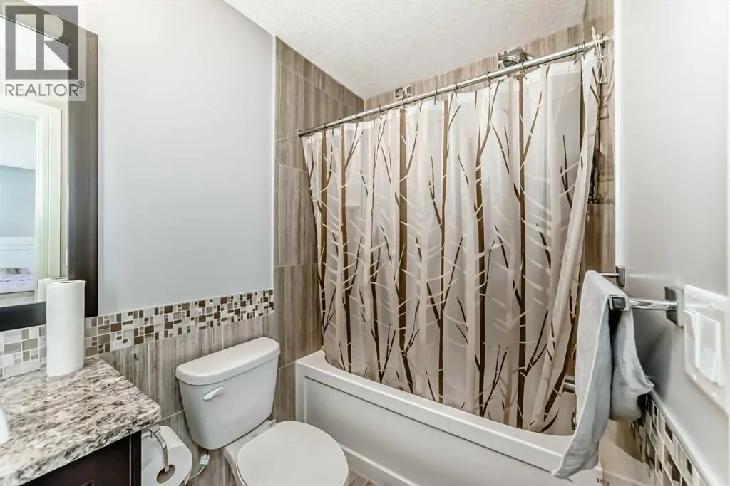 26 Saddlelake View NE