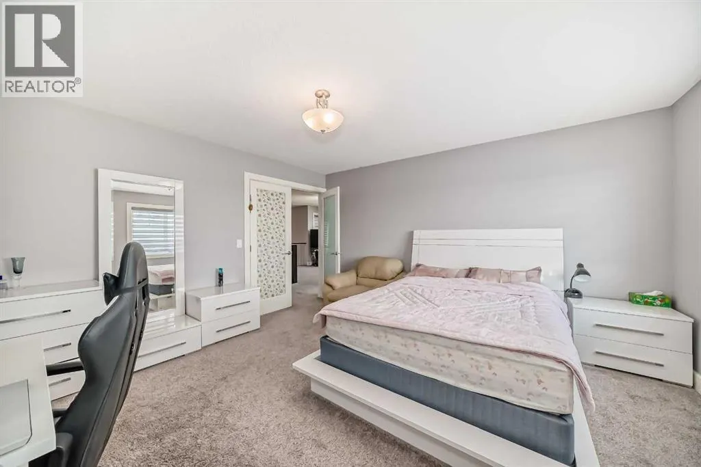 26 Saddlelake View NE