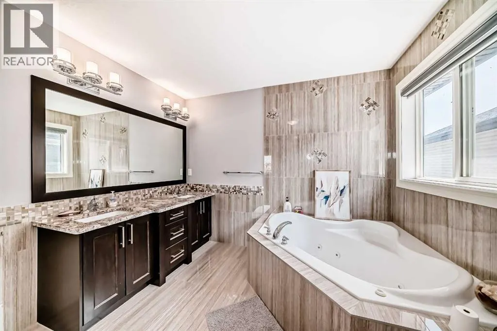 26 Saddlelake View NE