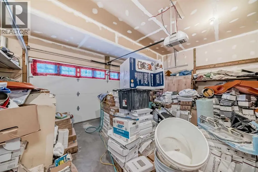 26 Saddlelake View NE