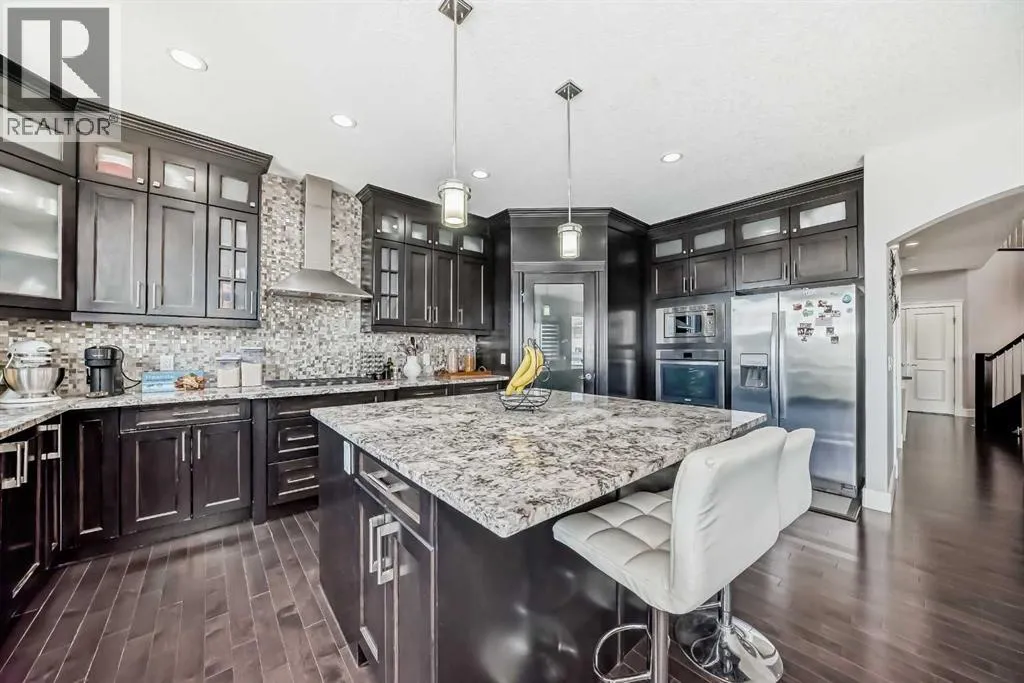 26 Saddlelake View NE