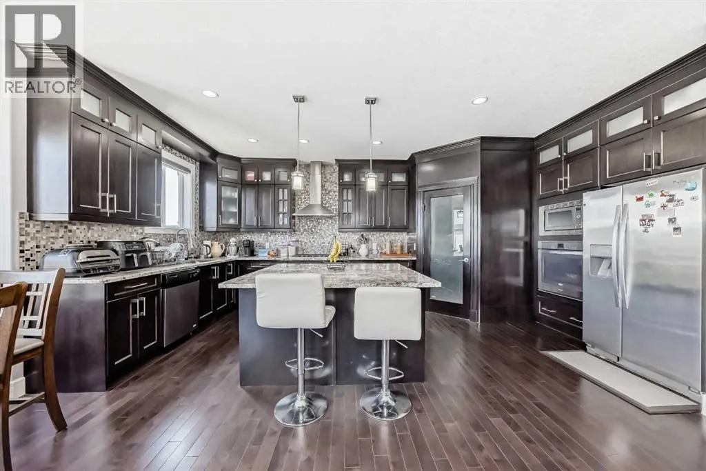 26 Saddlelake View NE