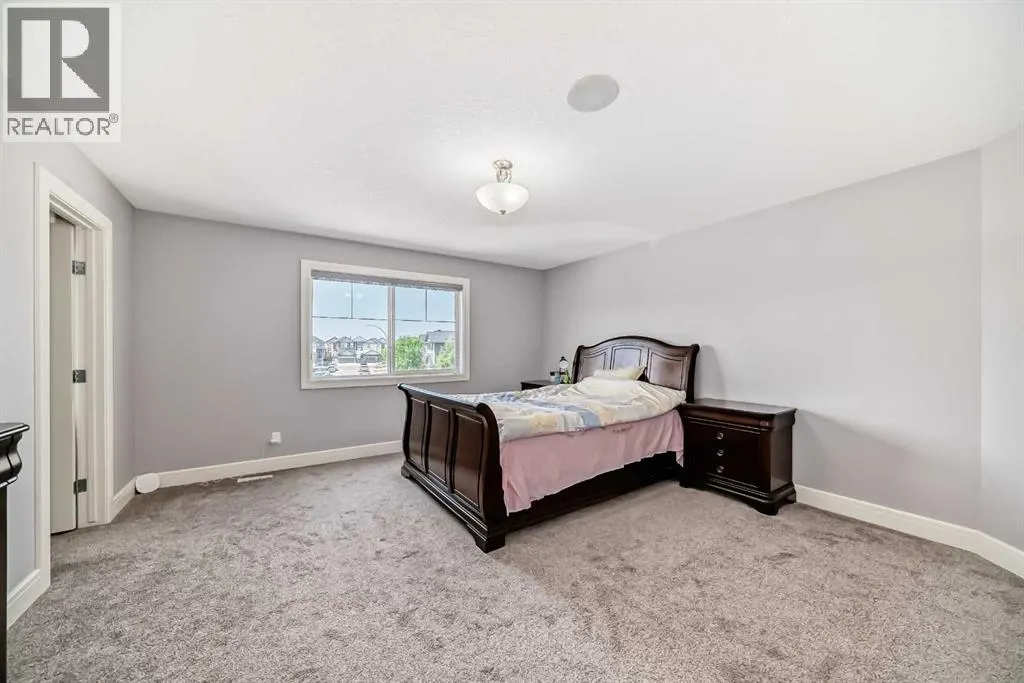 26 Saddlelake View NE