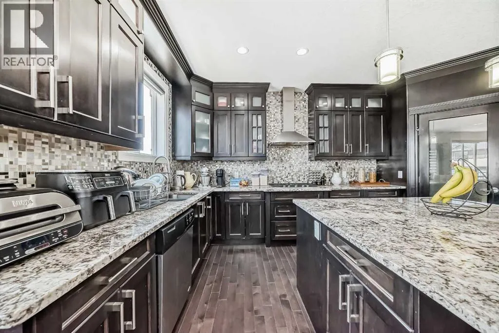 26 Saddlelake View NE