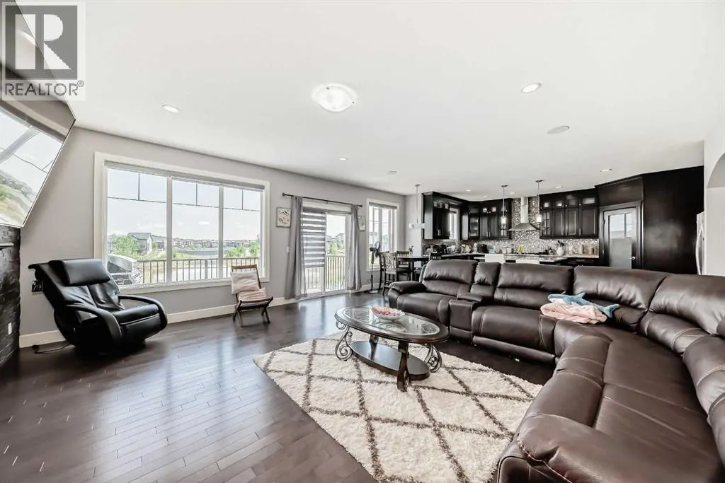 26 Saddlelake View NE