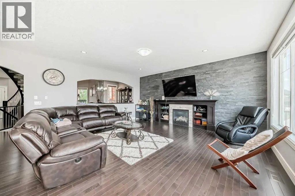 26 Saddlelake View NE