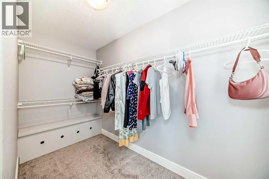 26 Saddlelake View NE