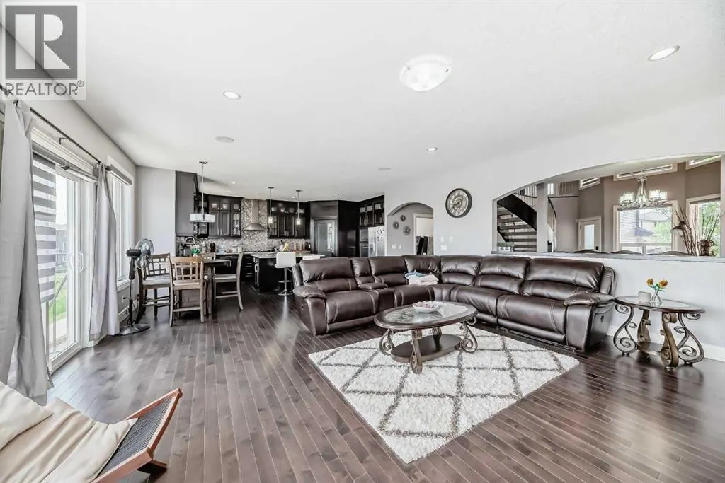 26 Saddlelake View NE