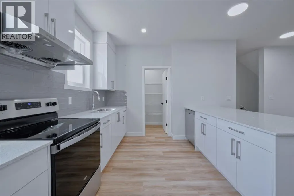 203 corner meadows Manor
