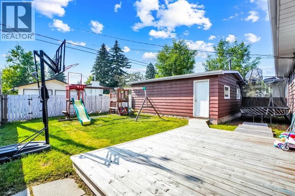 1447 Northmount Drive NW