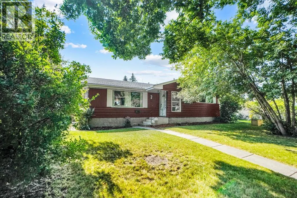 1447 Northmount Drive NW