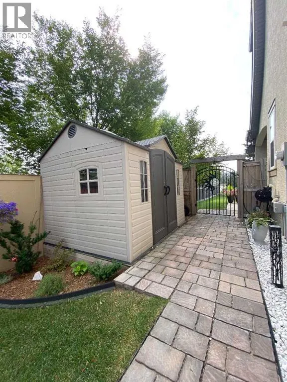 45 Mahogany Pointe SE