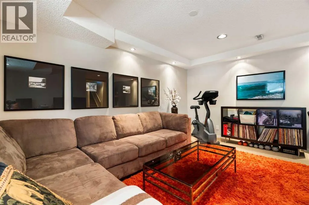 1903 29 Avenue SW